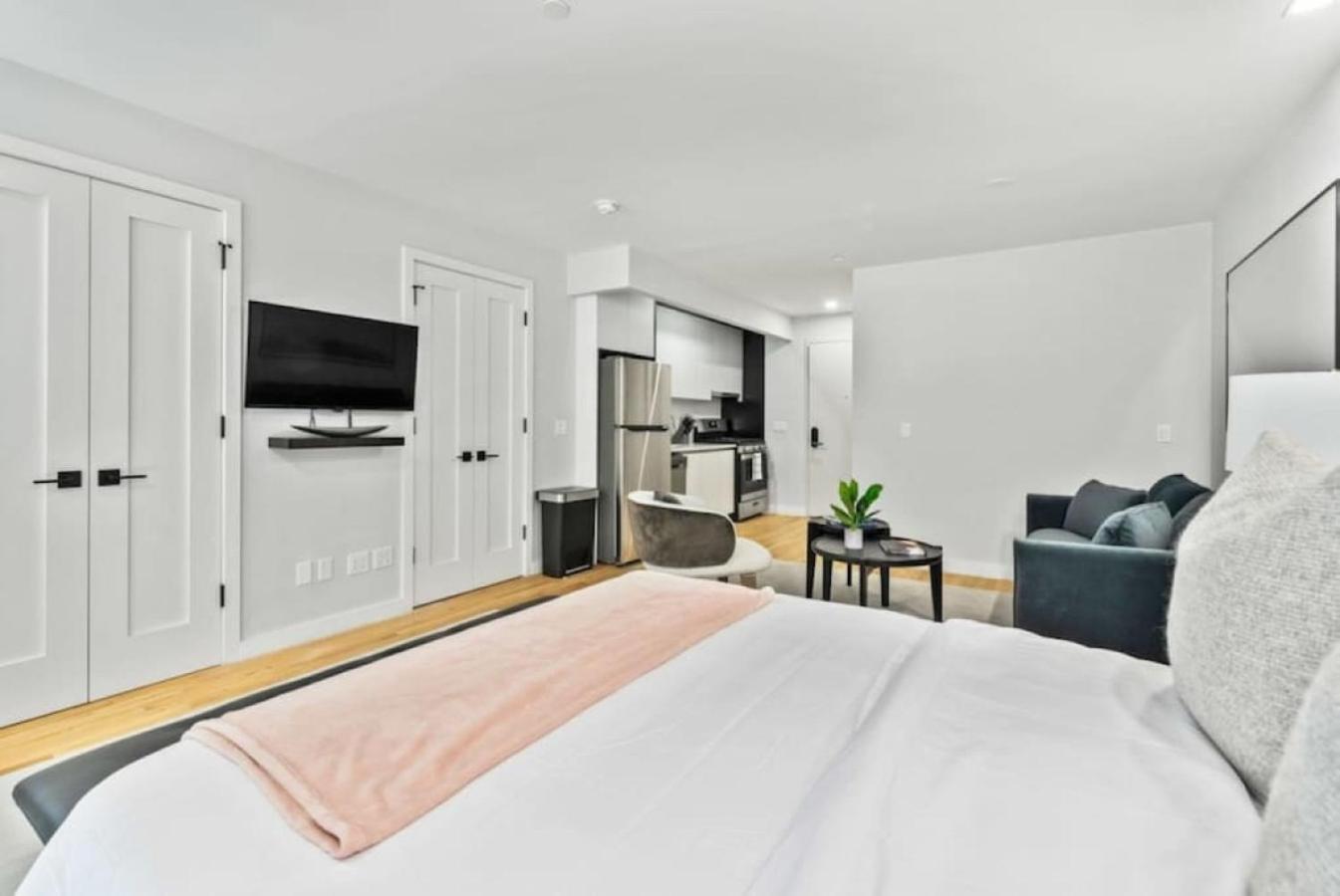 Luxe Studio With Charming Juliet Balcony Apartment New York Luaran gambar