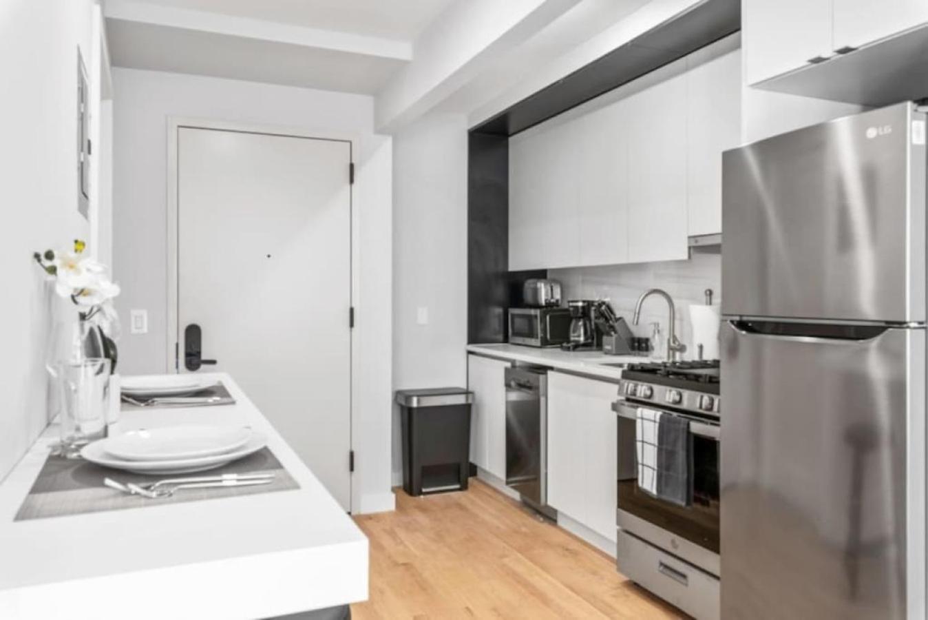 Luxe Studio With Charming Juliet Balcony Apartment New York Luaran gambar