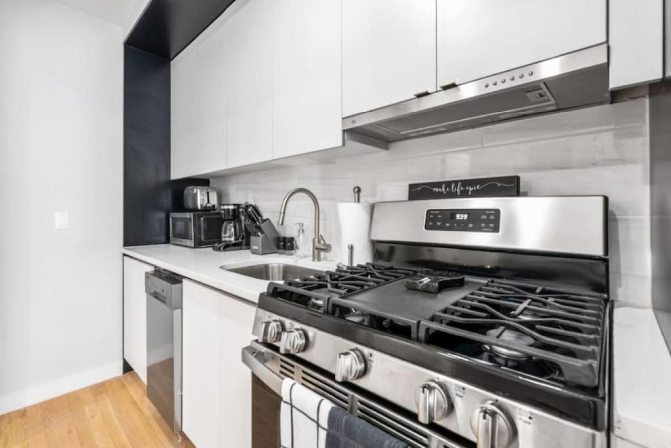 Luxe Studio With Charming Juliet Balcony Apartment New York Luaran gambar